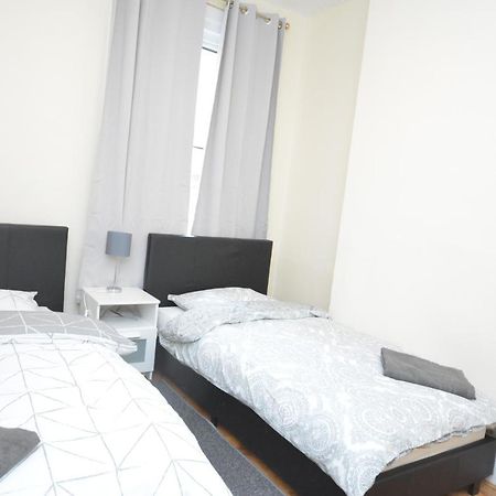 Cheerful 4 Bedroom House In Greater 伦敦 外观 照片