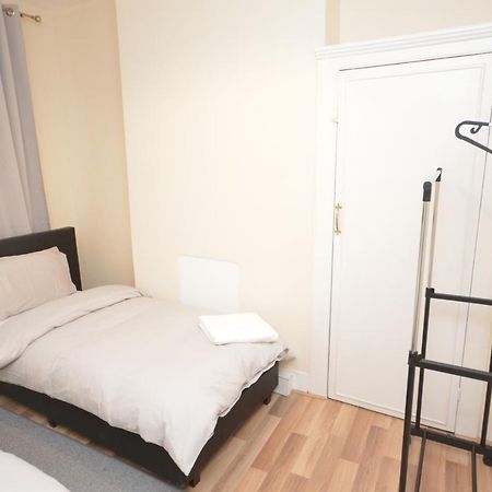 Cheerful 4 Bedroom House In Greater 伦敦 外观 照片