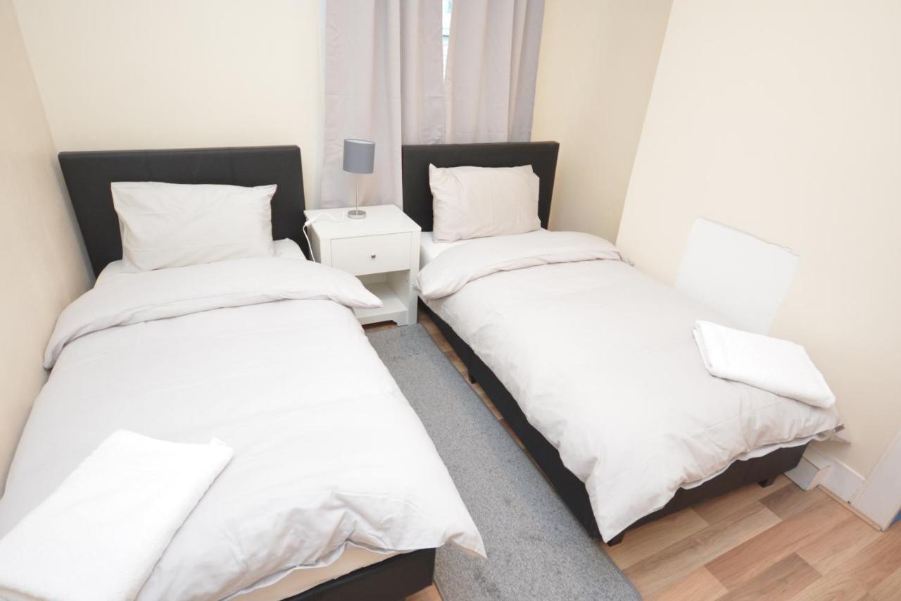Cheerful 4 Bedroom House In Greater 伦敦 外观 照片