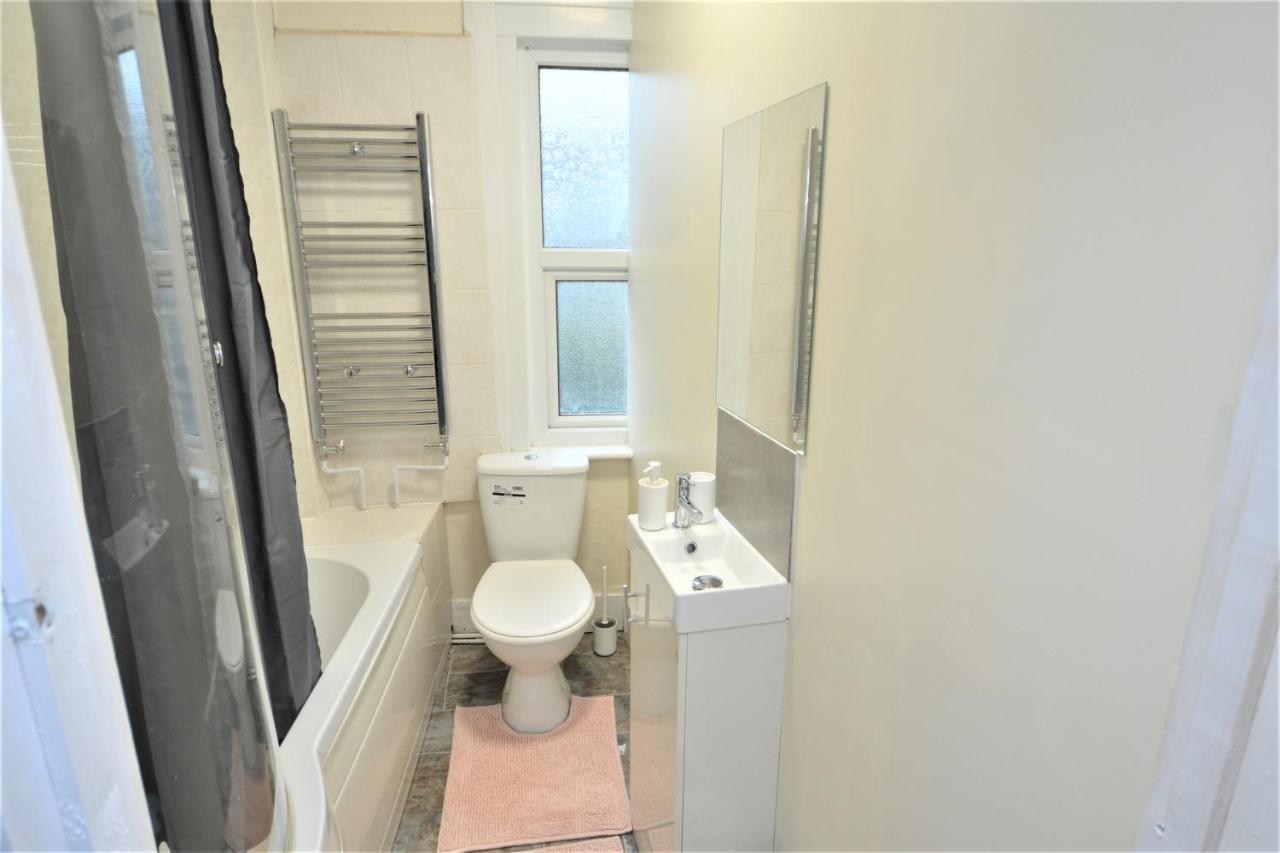 Cheerful 4 Bedroom House In Greater 伦敦 外观 照片
