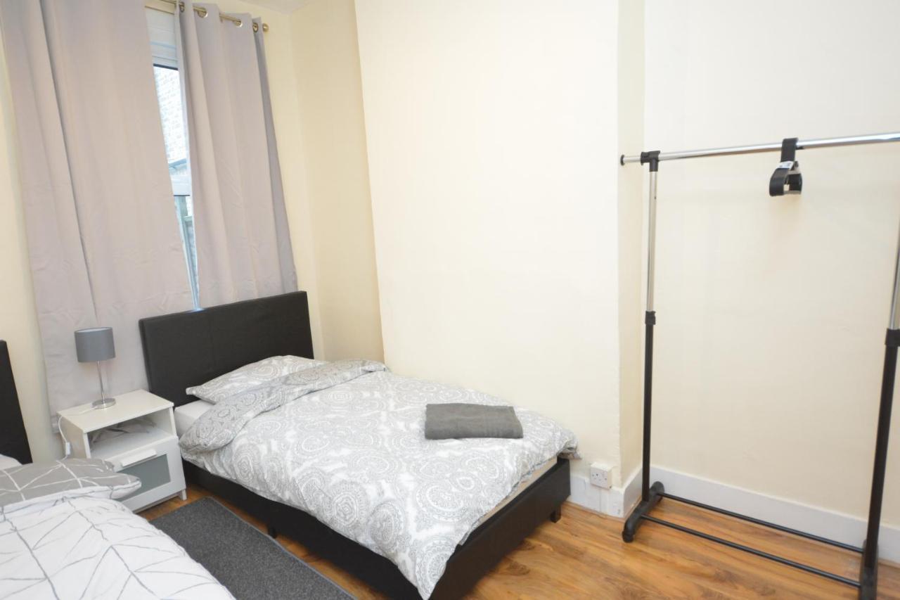 Cheerful 4 Bedroom House In Greater 伦敦 外观 照片