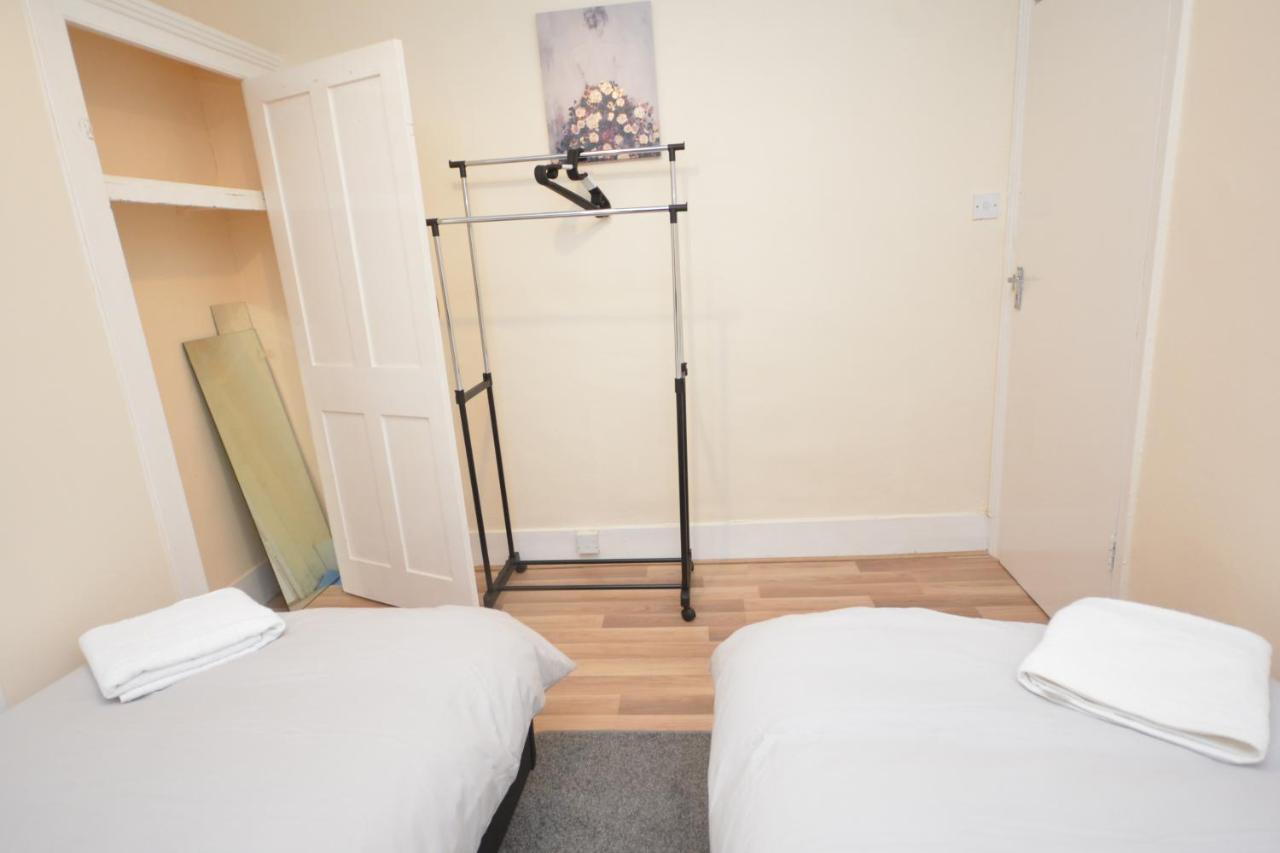 Cheerful 4 Bedroom House In Greater 伦敦 外观 照片