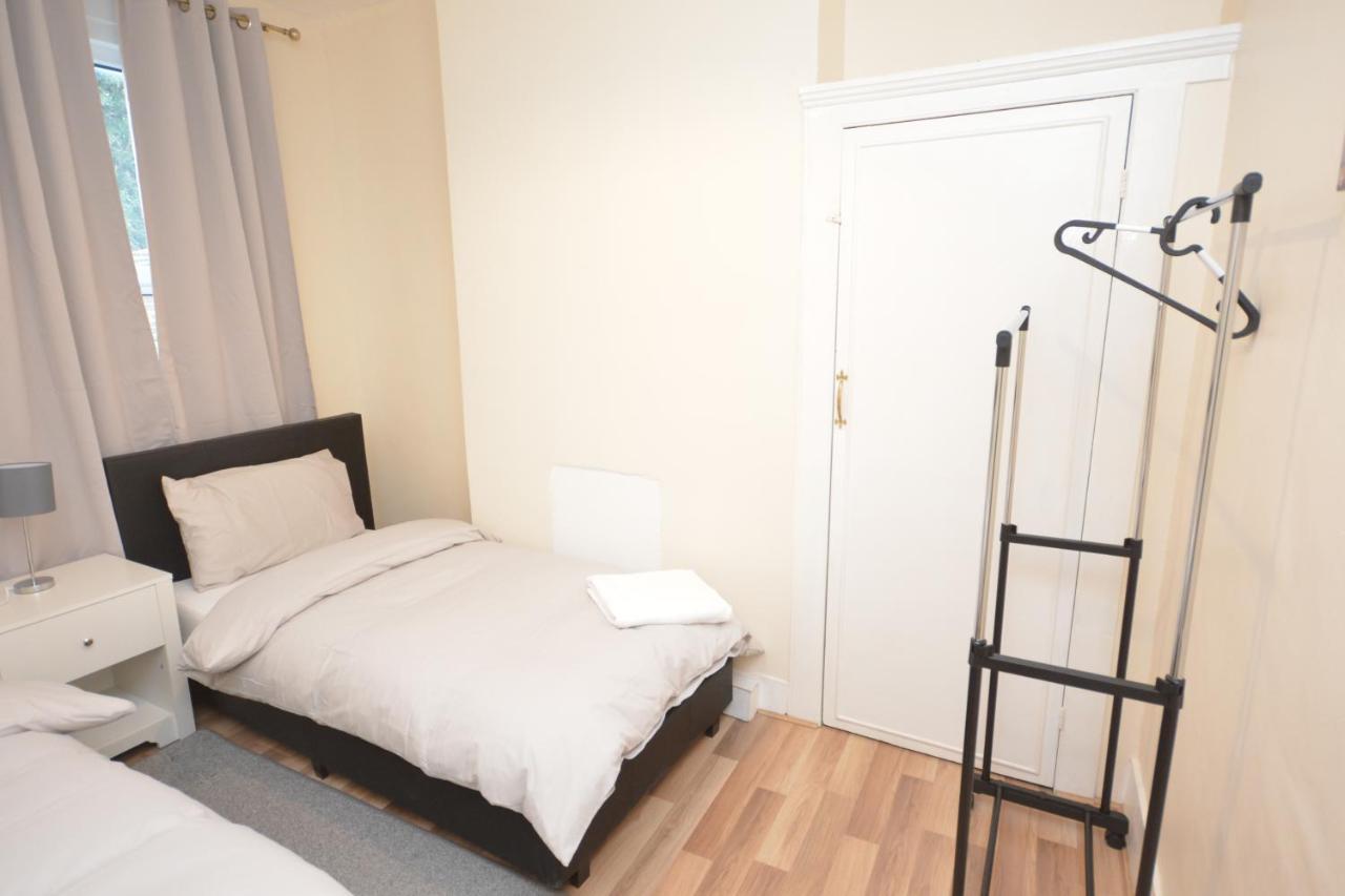 Cheerful 4 Bedroom House In Greater 伦敦 外观 照片