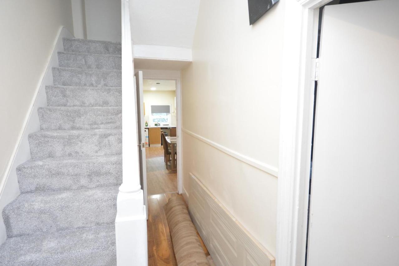 Cheerful 4 Bedroom House In Greater 伦敦 外观 照片