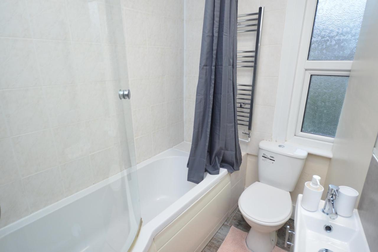 Cheerful 4 Bedroom House In Greater 伦敦 外观 照片